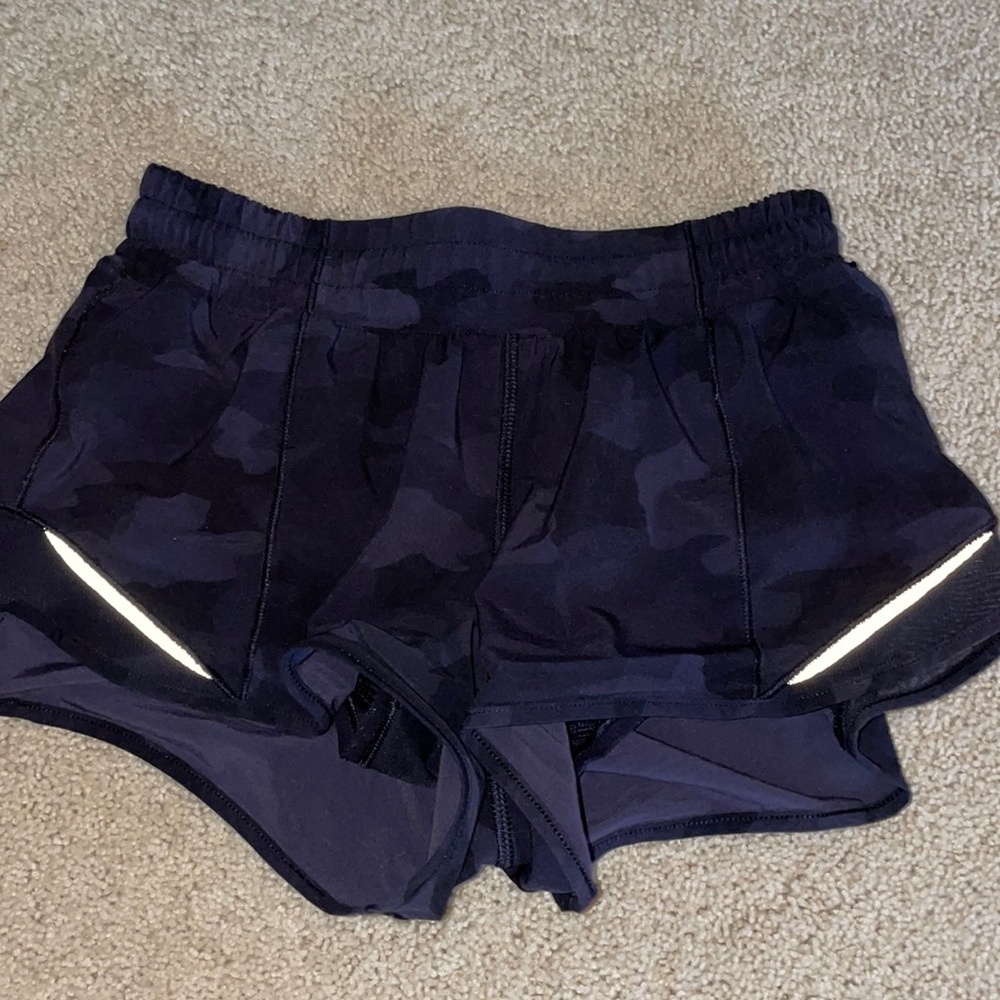 Lululemon Hotty Hot Low Rise 2.5” Shorts